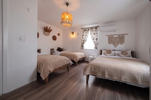 Standard Quadruple Room | Minibar, free WiFi, bed sheets - Heros Hotels Bozcaada (Bozcaada)