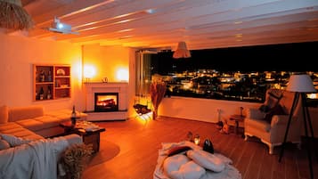 Minibar, free WiFi, bed sheets