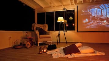 Habitación Deluxe, Terraza, vista al mar | Minibar, wifi gratis y ropa de cama