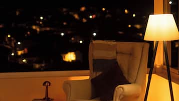 Minibar, free WiFi, bed sheets