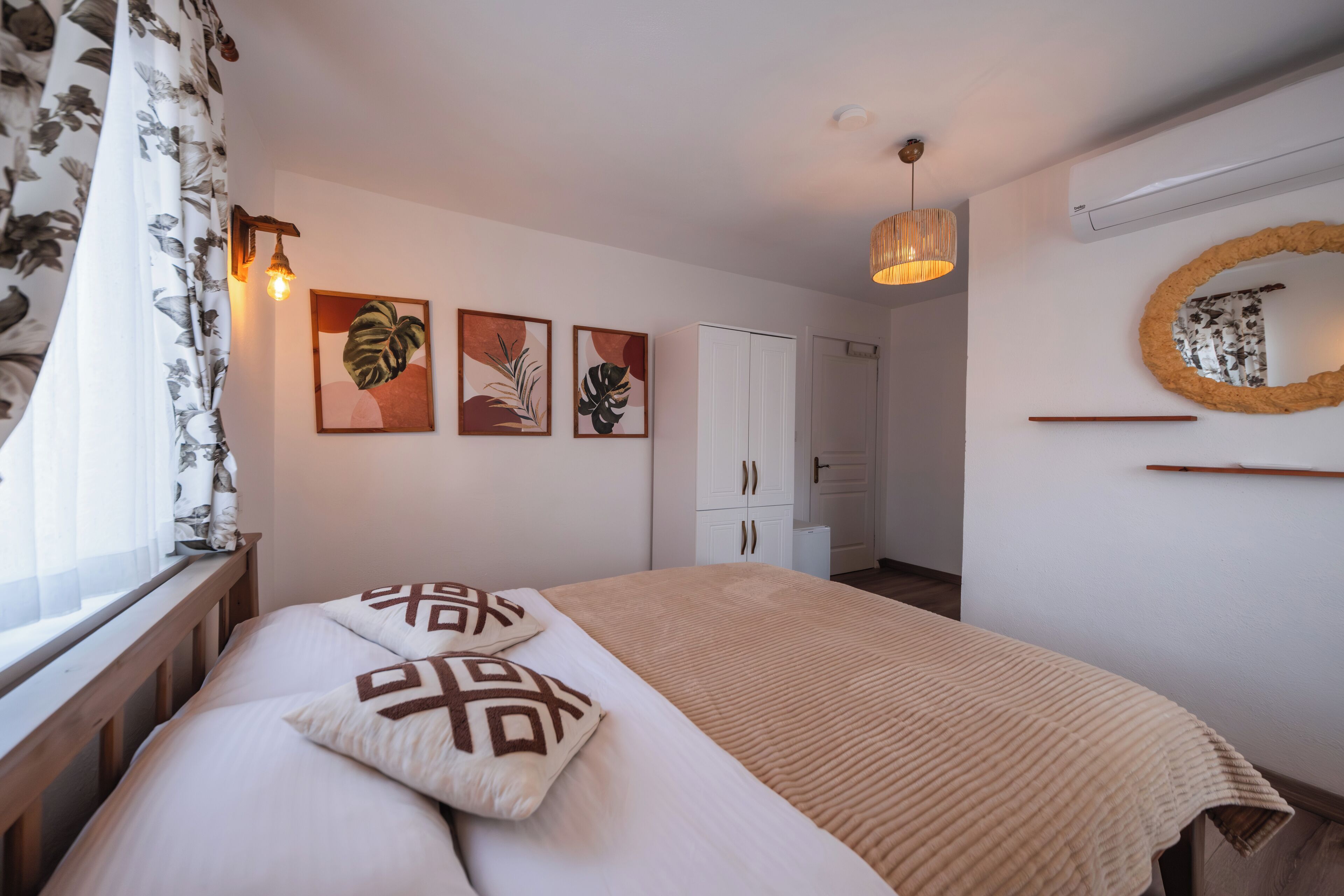 Minibar, wifi gratis y ropa de cama 