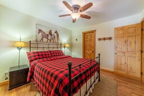 2 bedrooms, WiFi, bed sheets - Mountain Escape La Vista Blanc #21 (Mammoth Lakes)