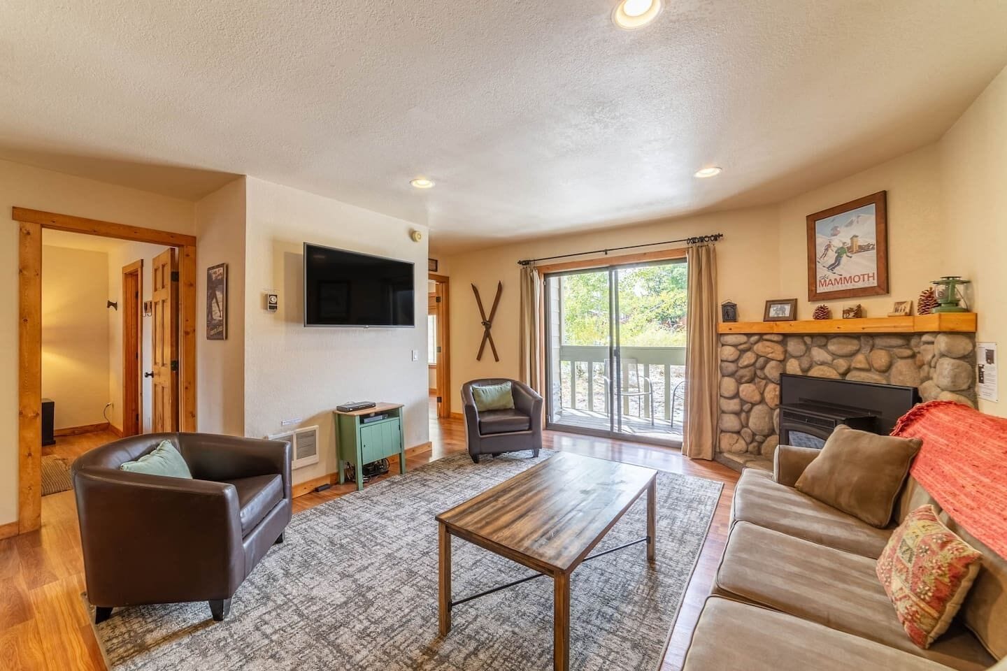 TV, fireplace