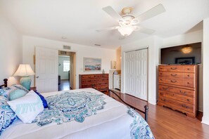 2 bedrooms, desk, Internet, bed sheets - Oceanfront Ormond Beach Condo: Patio, Pool Access! (Ormond Beach)