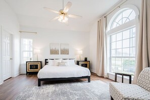 3 habitaciones, escritorio, tabla de planchar con plancha y wifi 