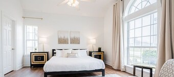 Middle Of Town, Pet Friendly