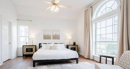 Middle Of Town, Pet Friendly