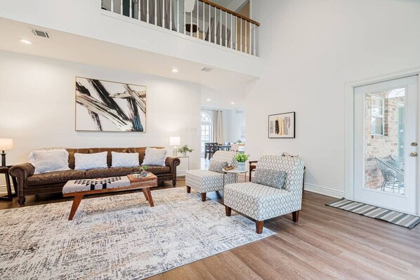 Televisión y chimenea 