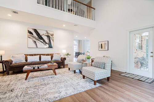 Middle Of Town, Pet Friendly