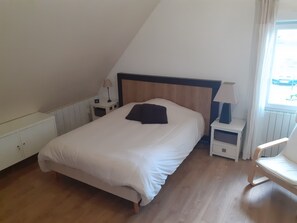 5 slaapkamers, een strijkplank/strijkijzer, wifi