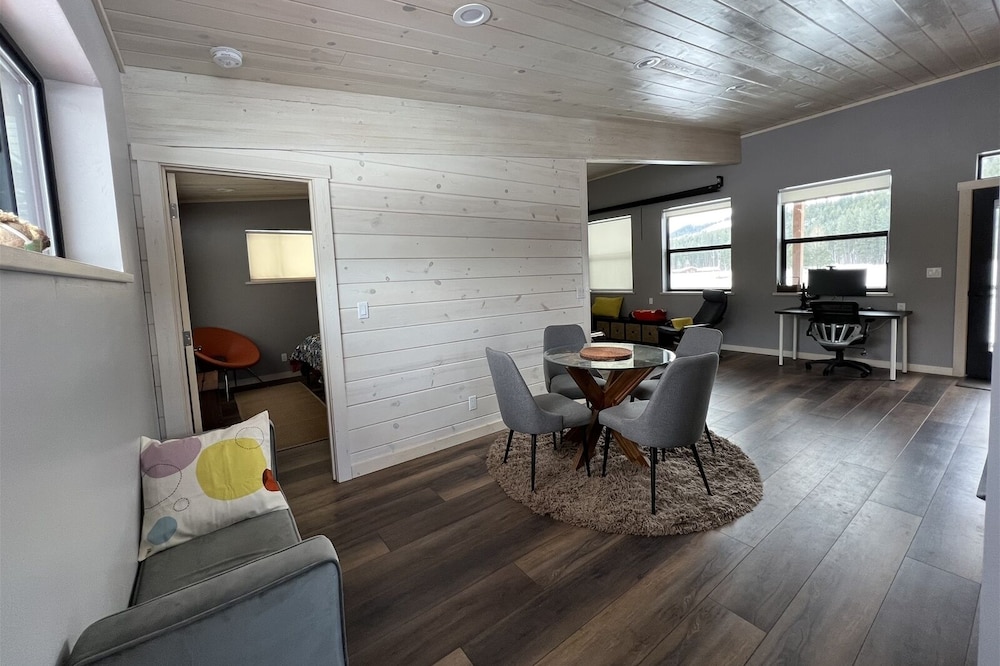 Wolf Creek Apartment
