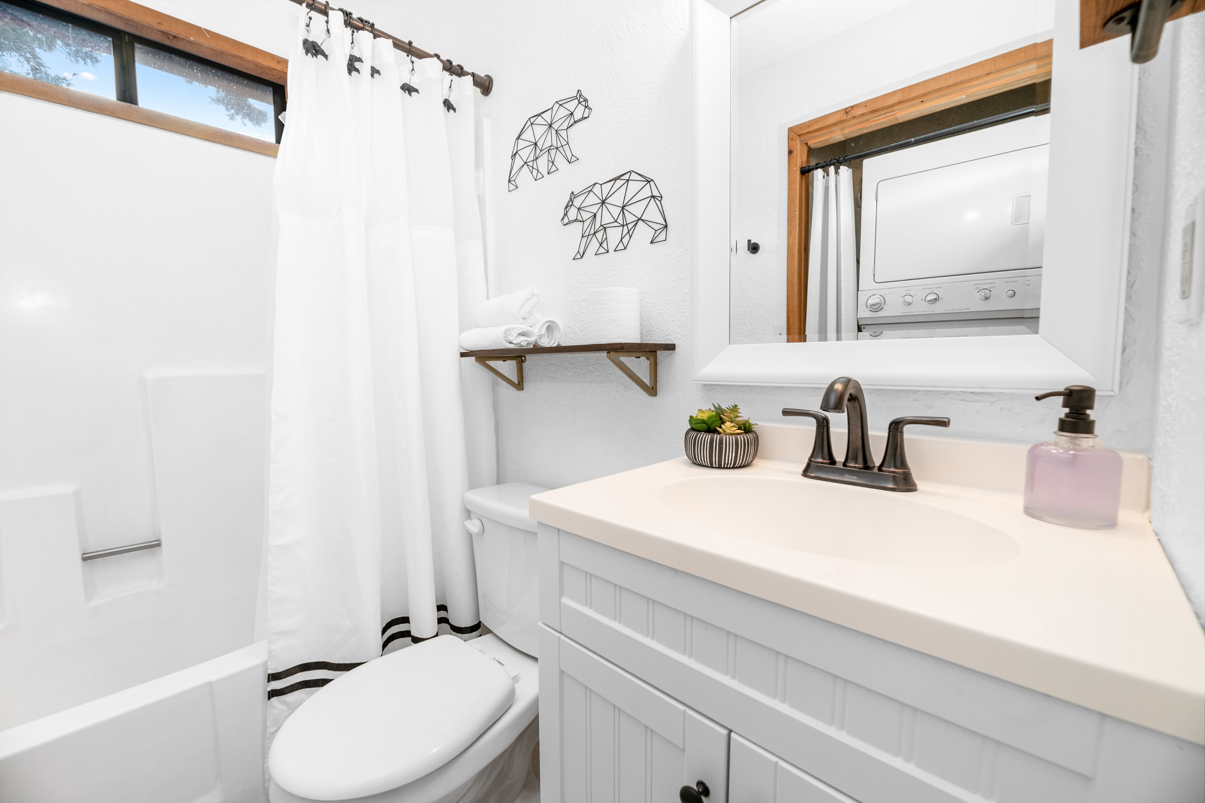 Welcome to Casa Ruby, your home away from home!