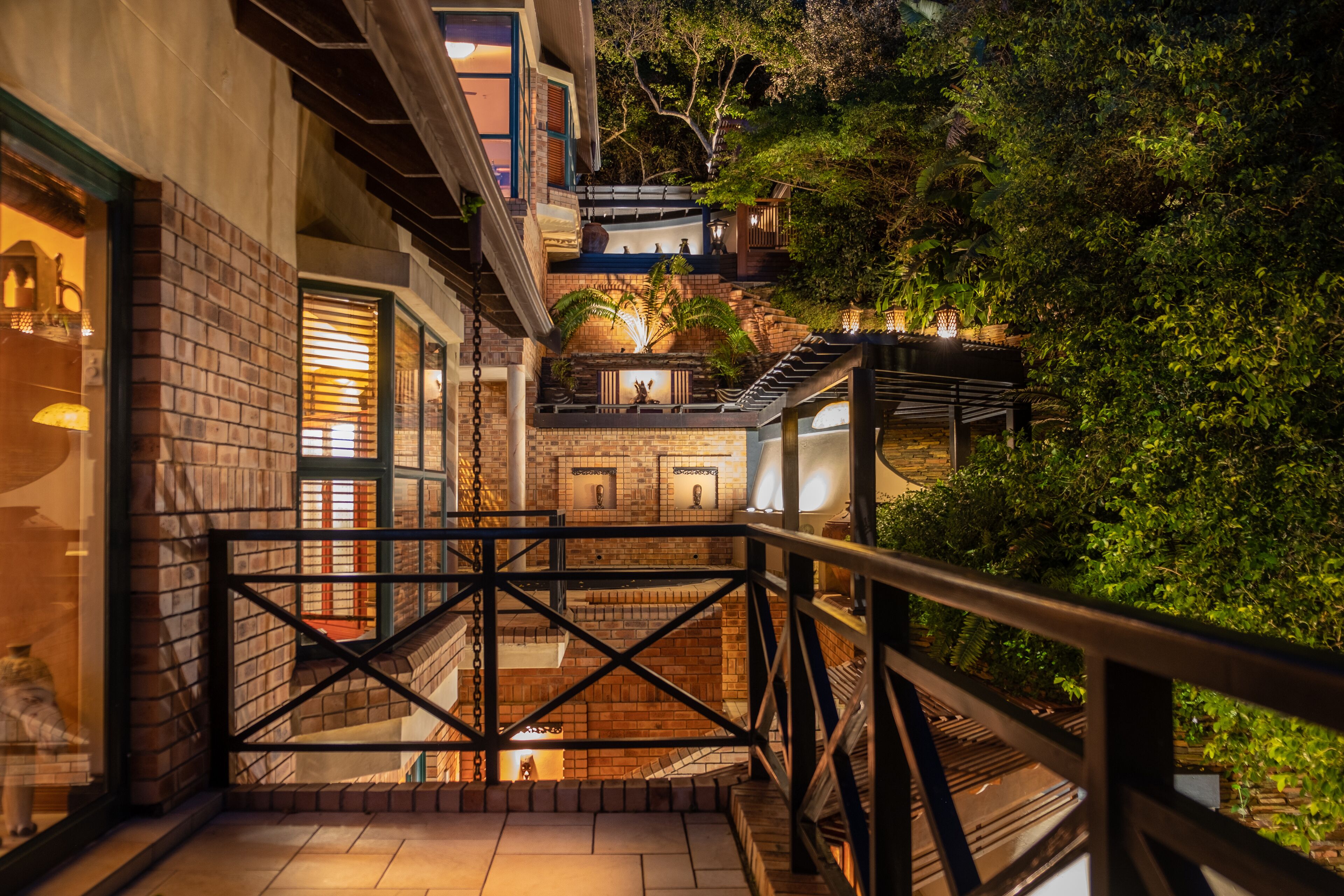 Luxury Romantic Balinese Styled Ocean View Villa (Sleeps 10 People)