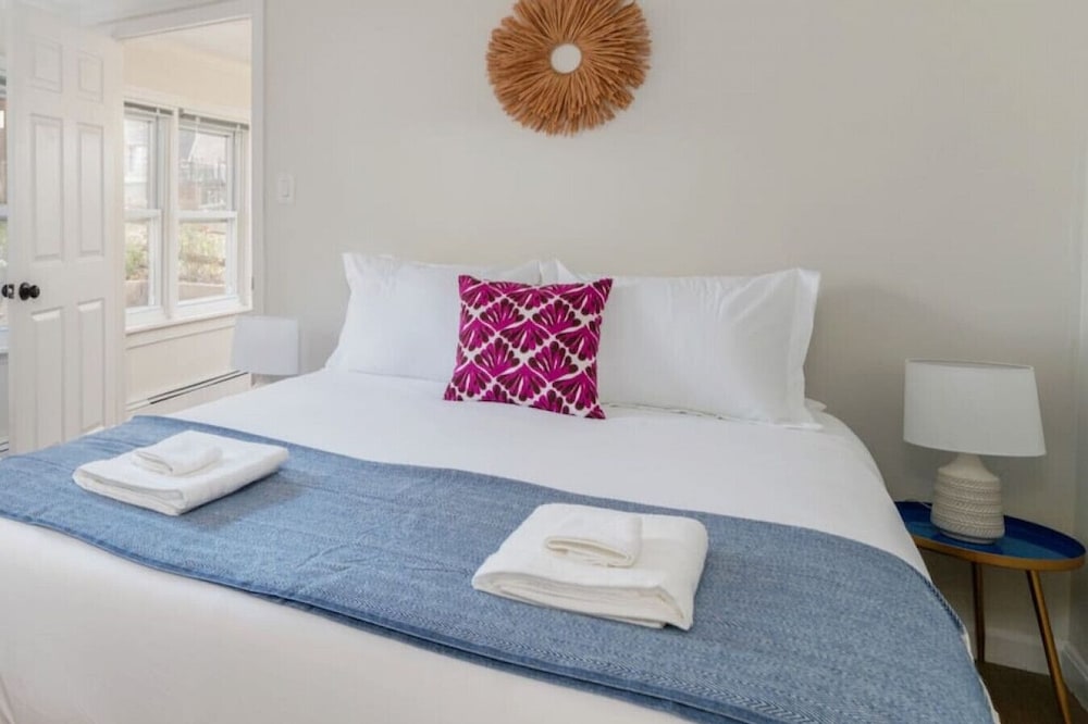 The Bay Cottage · Rocky Neck Park, Beach & Niantic