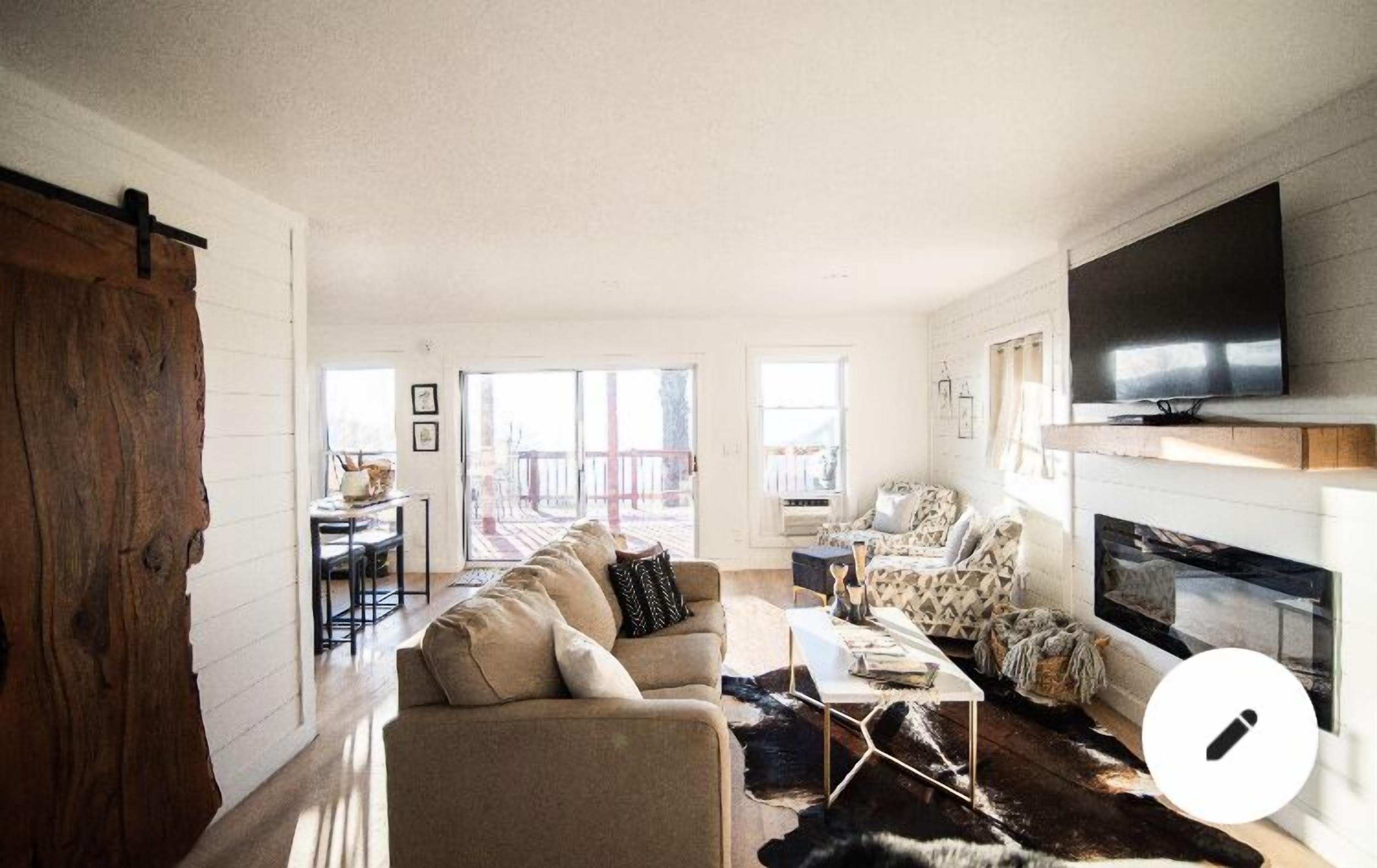 Eagle’s Nest Cabin- Cozy Cabin with STUNNING Sunsets and Mountain Views! 