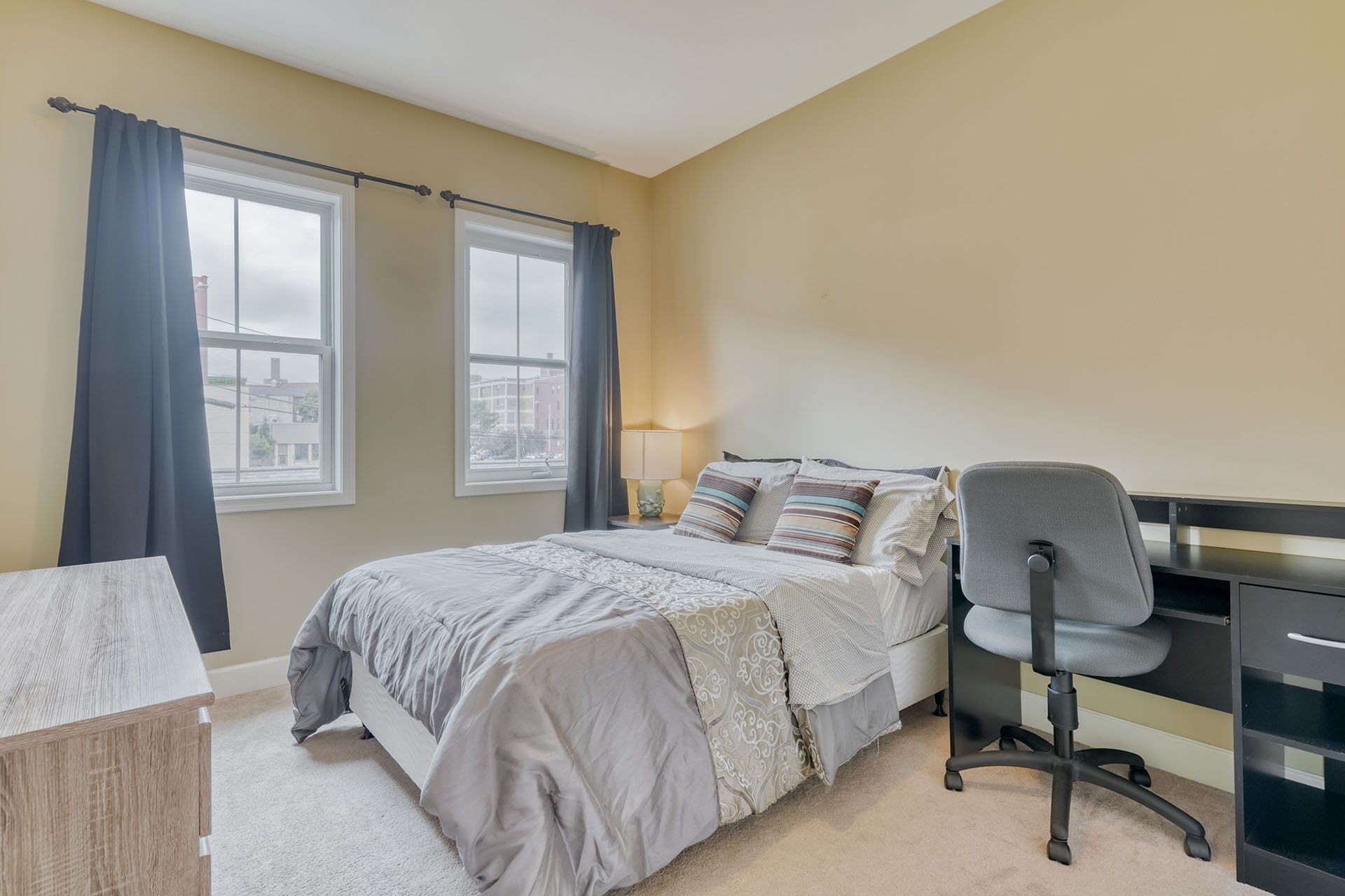 Luxury 4 Beds/3.5bath house with pool table