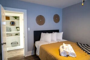 5 bedrooms, desk, iron/ironing board, travel crib