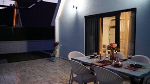 Outdoor dining - Bungalow with pool near Fethiye's Karaot beach (Fethiye)