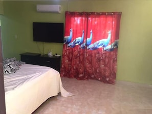 4 bedrooms, WiFi, bed sheets