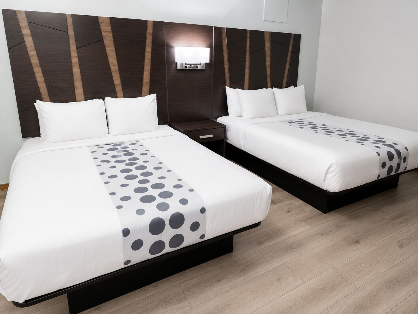 Comfort Double or Twin Room | Desk, laptop workspace, iron/ironing board, WiFi (free)