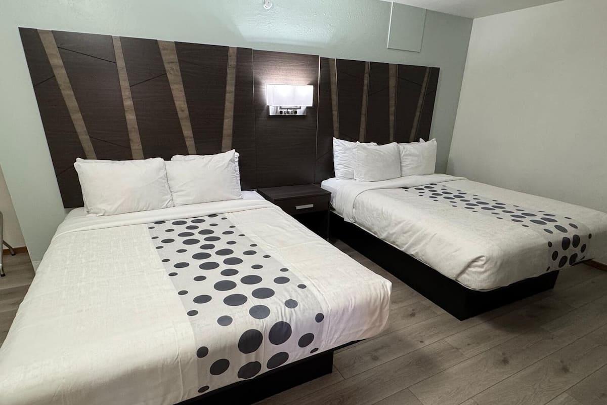 Comfort Double or Twin Room | 1 bedroom, desk, laptop workspace, iron/ironing board
