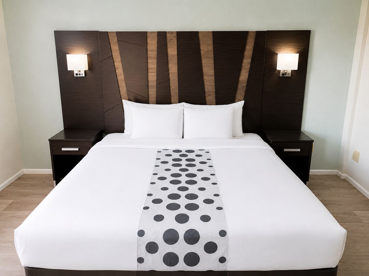 Deluxe Room | Desk, laptop workspace, iron/ironing board, free WiFi
