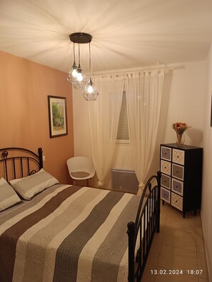 3 bedrooms, iron/ironing board, travel crib, free WiFi
