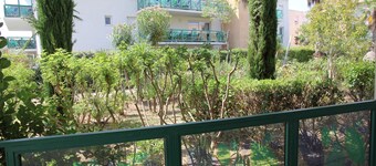 Serignan-Canal du midi. Spacious apartment in luxury apartment complex. Full A/C