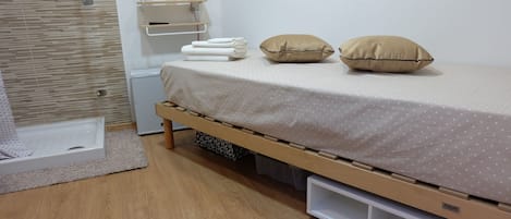 1 bedroom, free WiFi, bed sheets