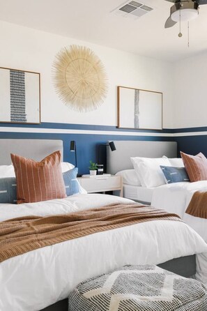 3 Schlafzimmer, Schreibtisch, Bügeleisen/Bügelbrett, Reisekinderbett