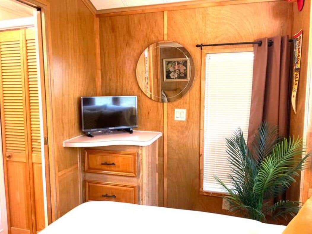 A unique beautiful cottage located in the Sherkston Shores resort!