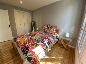 2 bedrooms, iron/ironing board, free WiFi, bed sheets