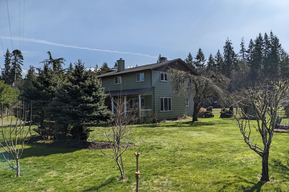 Farmhouse relaxation on the linear bike trail