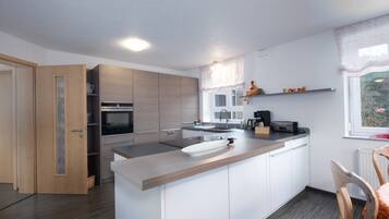 Kühlschrank, Ofen, Herdplatte, Geschirrspüler