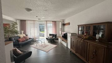 Una Smart TV, libros