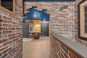 Interior - AS SEEN ON TV - Themed Rooms - Arcade, Pool & Resort. (Davenport)