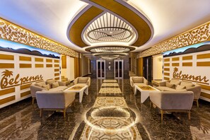 Lobby sitting area - Club Hotel Belpınar (Kemer)