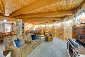 TV - Wisconsin Vacation Rental: 1 Mi to Road America! (Plymouth)