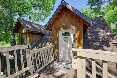 'Lakeside Bear Lodge' Studio: 9 Mi to Bass Lake!