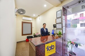 Reception - FabHotel Triple Tree (Bhubaneshwar)