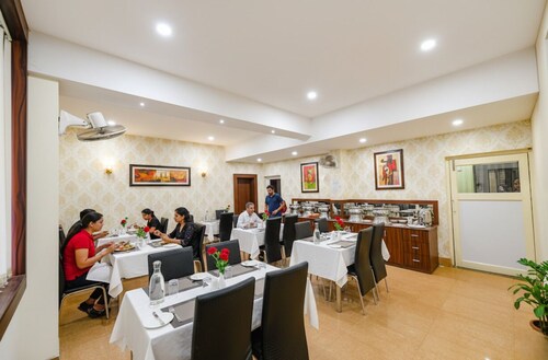 FabHotel Triple Tree