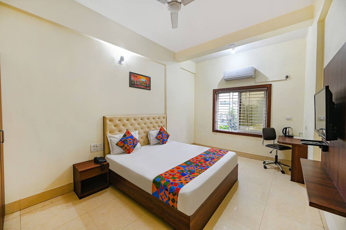 Egyptian cotton sheets, premium bedding, in-room safe, free WiFi