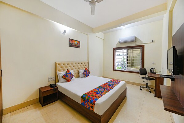 Egyptian cotton sheets, premium bedding, in-room safe, free WiFi
