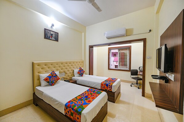 Egyptian cotton sheets, premium bedding, in-room safe, free WiFi - FabHotel Triple Tree (Bhubaneshwar)