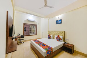 Egyptian cotton sheets, premium bedding, in-room safe, free WiFi