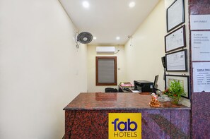 Reception - FabHotel Triple Tree (Bhubaneshwar)