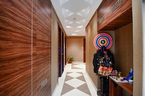 Lobby - Fabhotel Royal Crystal (Bhubaneshwar)