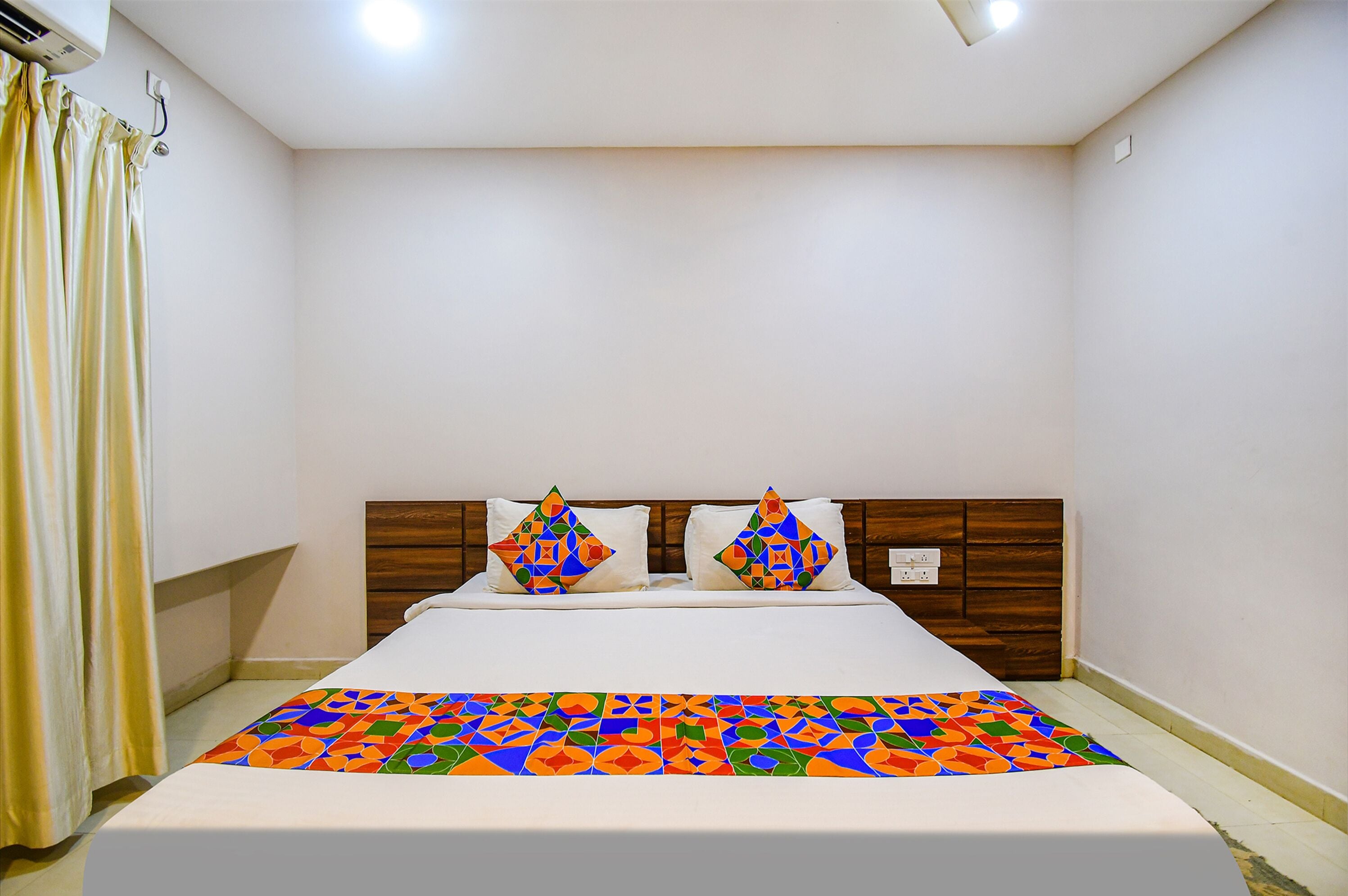 egyptian cotton sheets, premium bedding, in-room safe, free wifi