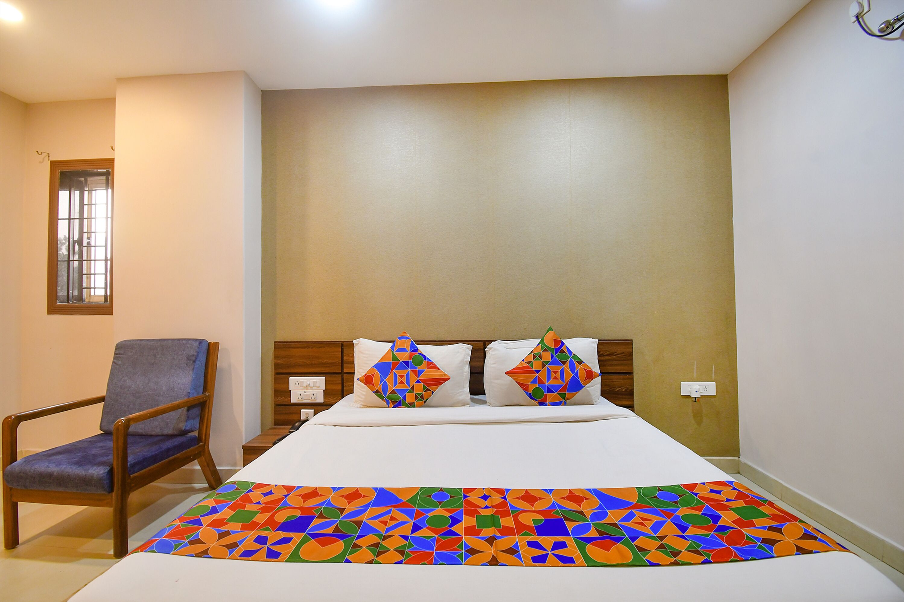 deluxe room | egyptian cotton sheets, premium bedding, in-room safe, free wifi