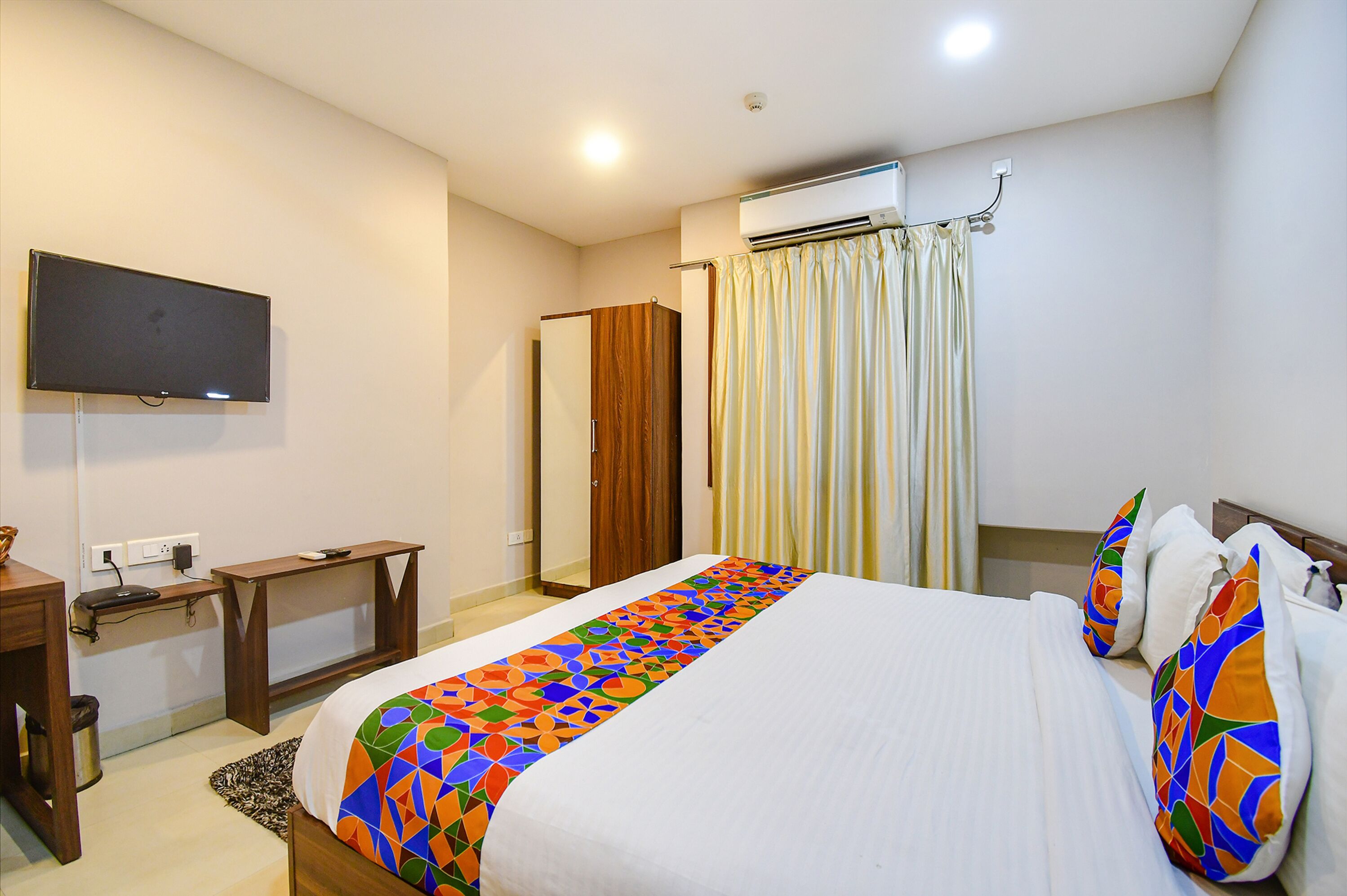 egyptian cotton sheets, premium bedding, in-room safe, free wifi